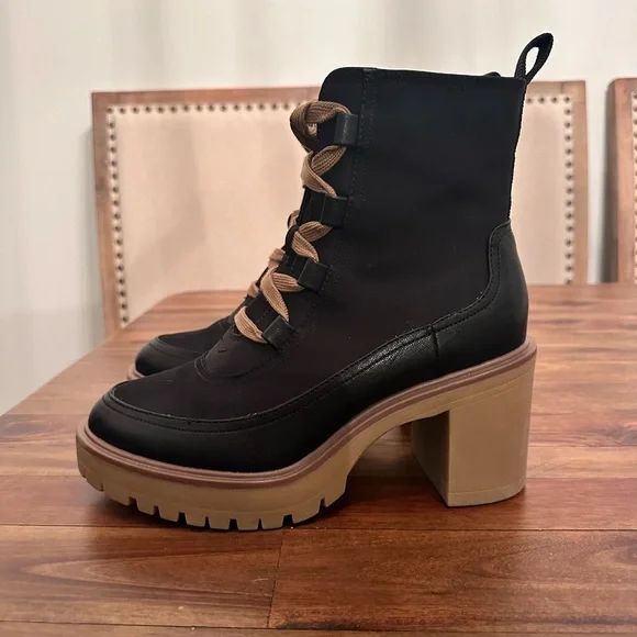 Ladies Boots Universal Thread Hiking Boots Women's Glenda Hiking Boots  Universal Threads Black With Tan Soles